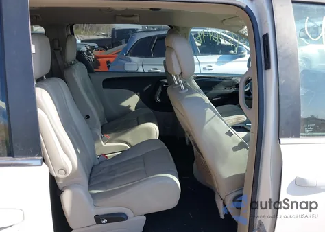 2013 Chrysler Town & Country Touring z USA, uszkodzony, nr VIN 2C4RC1BG1DR555078